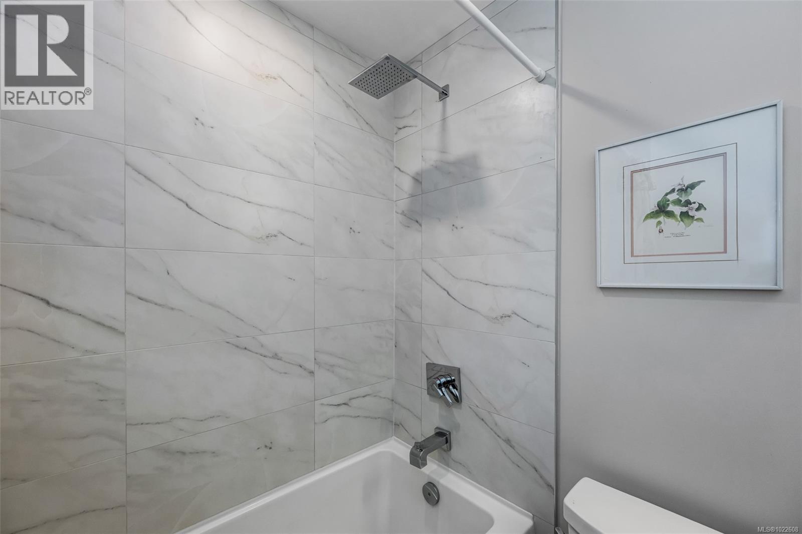 201 747 Travino Lane, Saanich