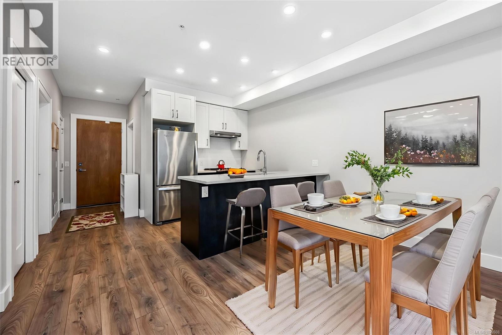 201 747 Travino Lane, Saanich