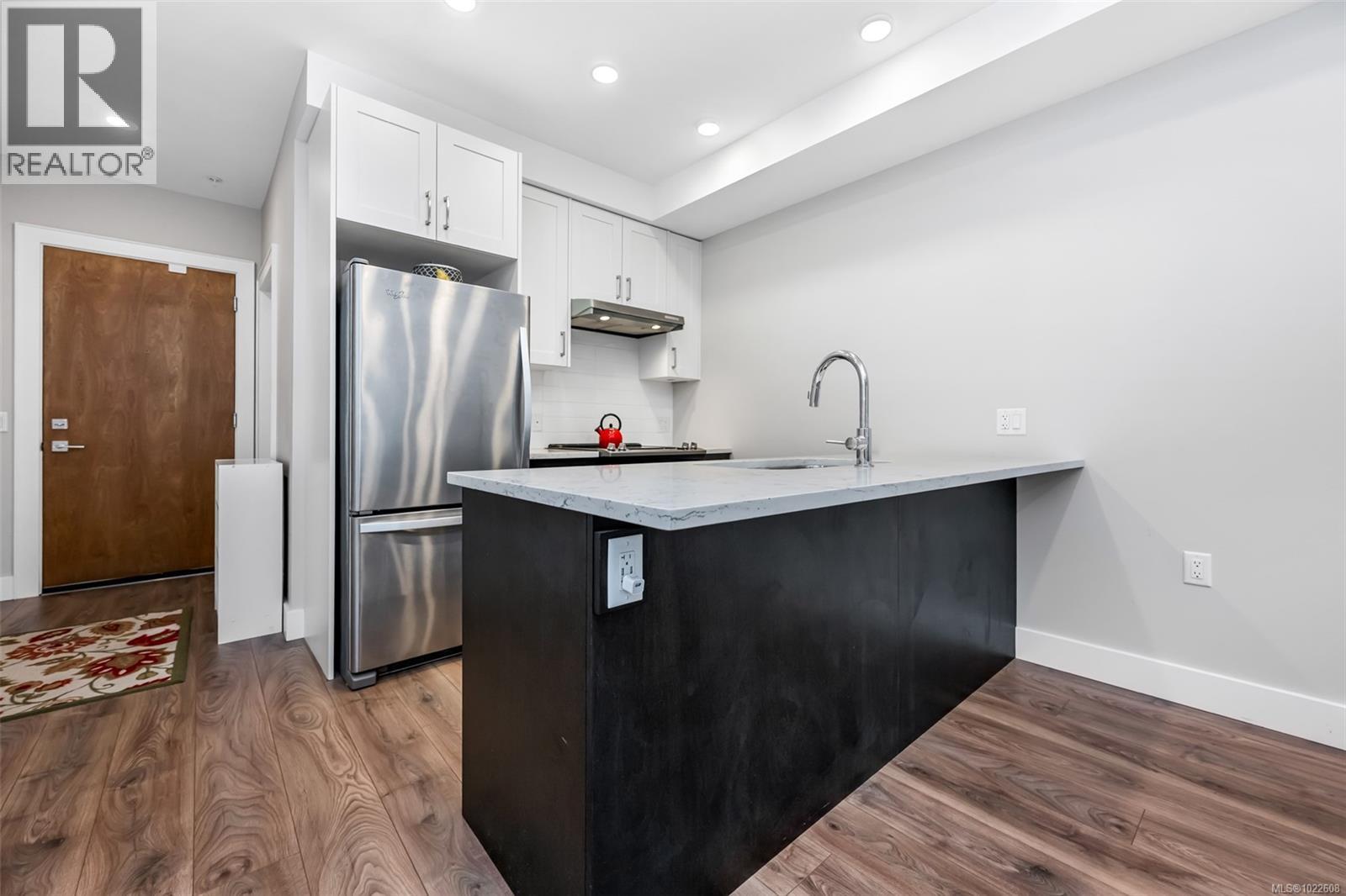 201 747 Travino Lane, Saanich