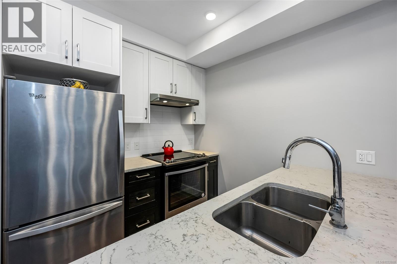 201 747 Travino Lane, Saanich