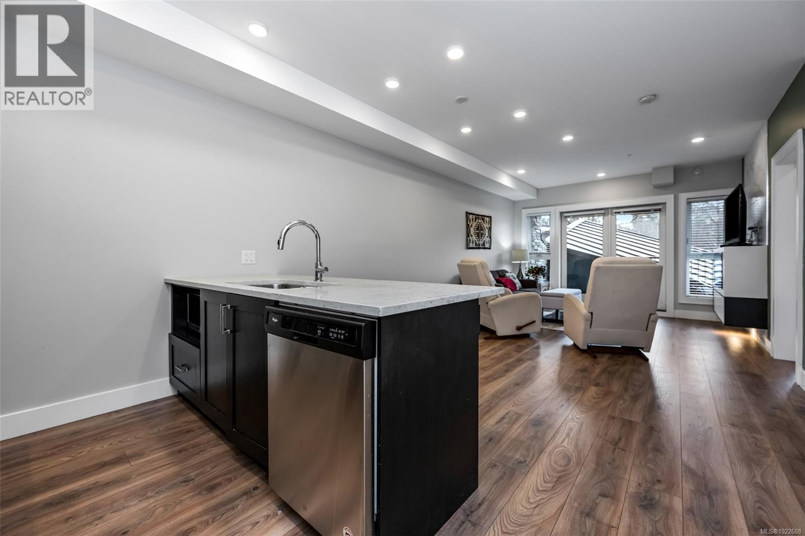 201 747 Travino Lane, Saanich