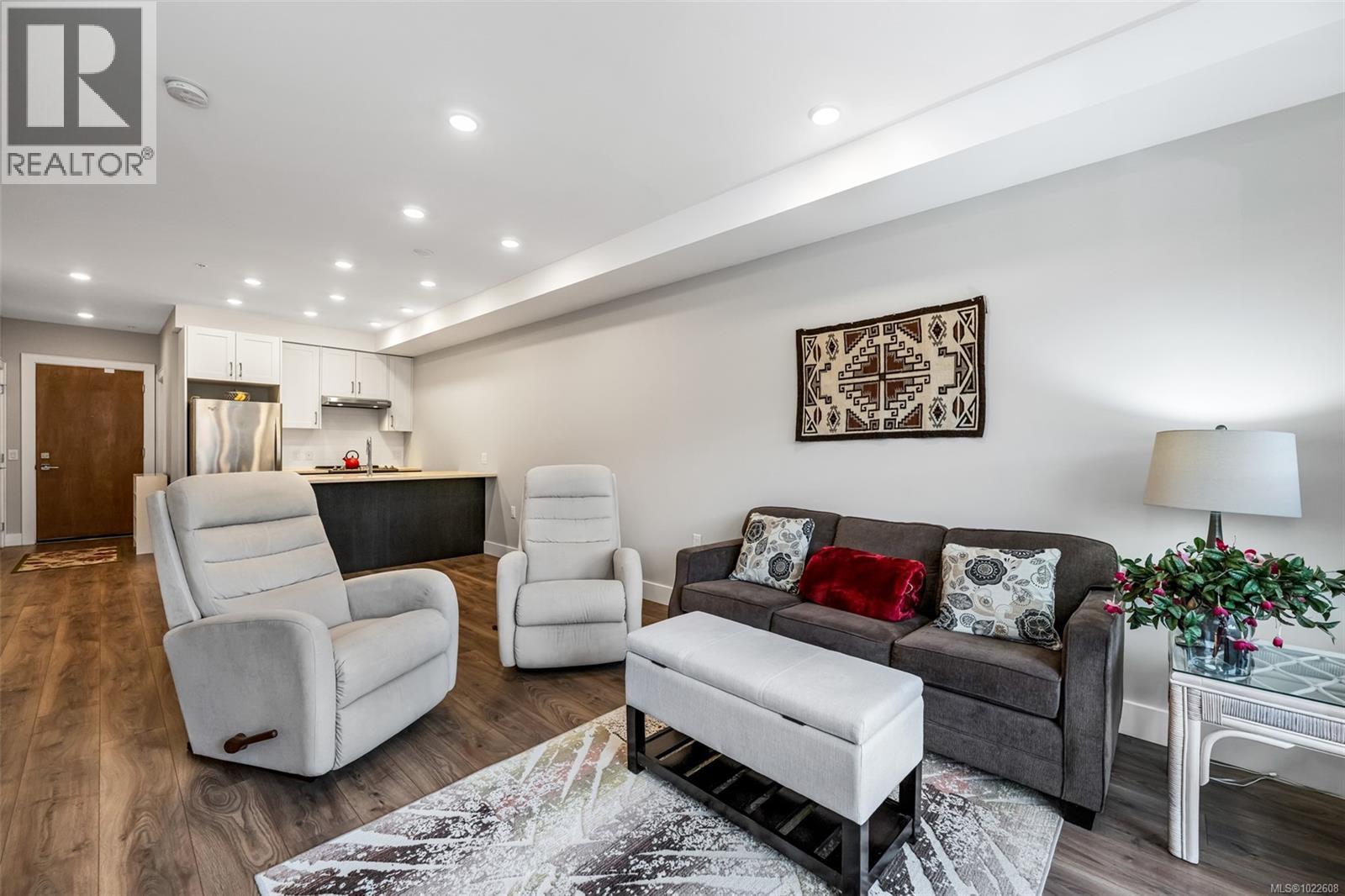 201 747 Travino Lane, Saanich