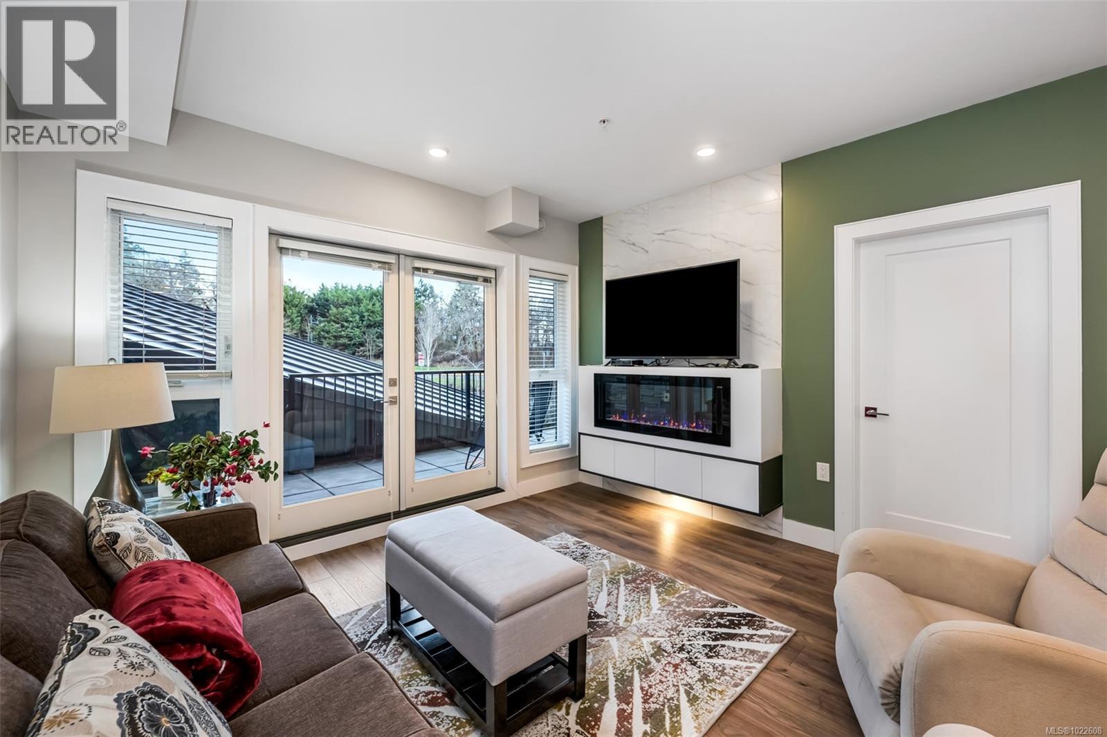 201 747 Travino Lane, Saanich