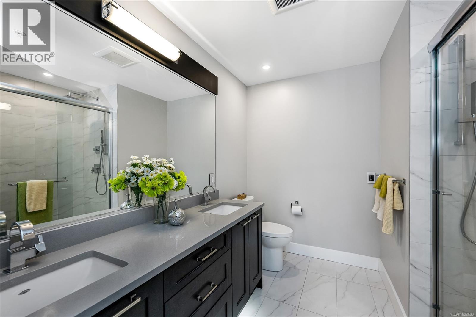 201 747 Travino Lane, Saanich