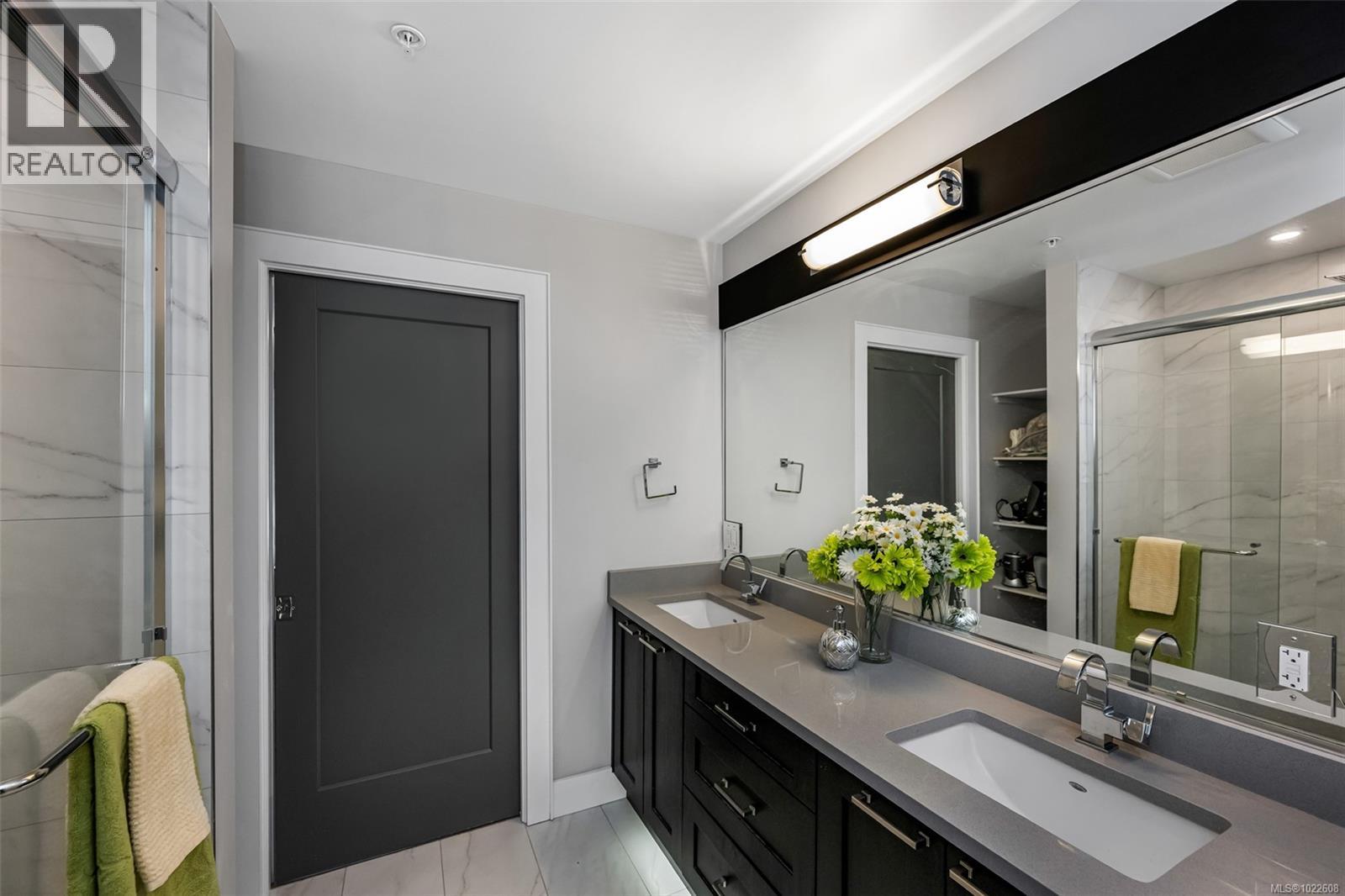 201 747 Travino Lane, Saanich