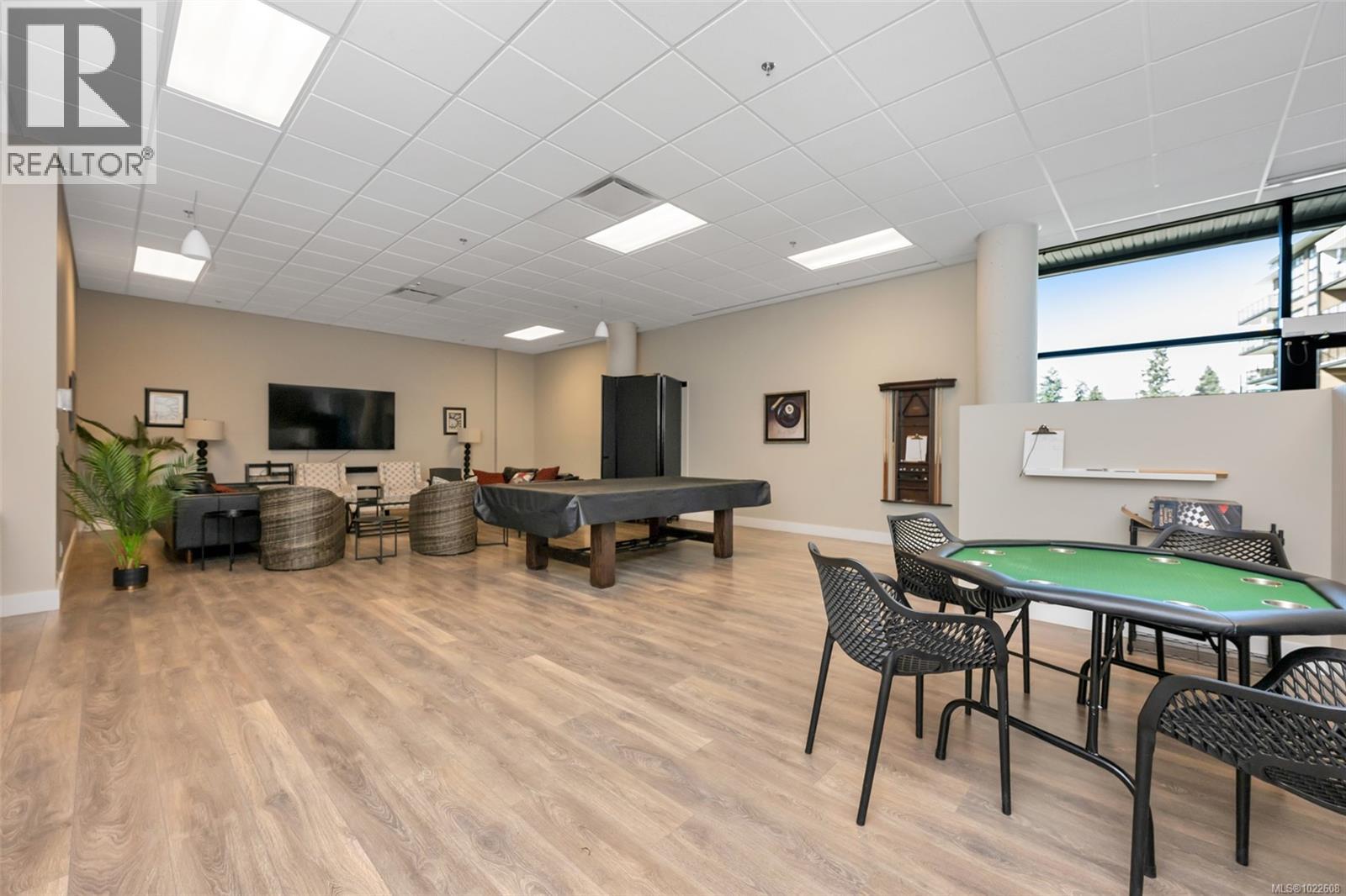 201 747 Travino Lane, Saanich