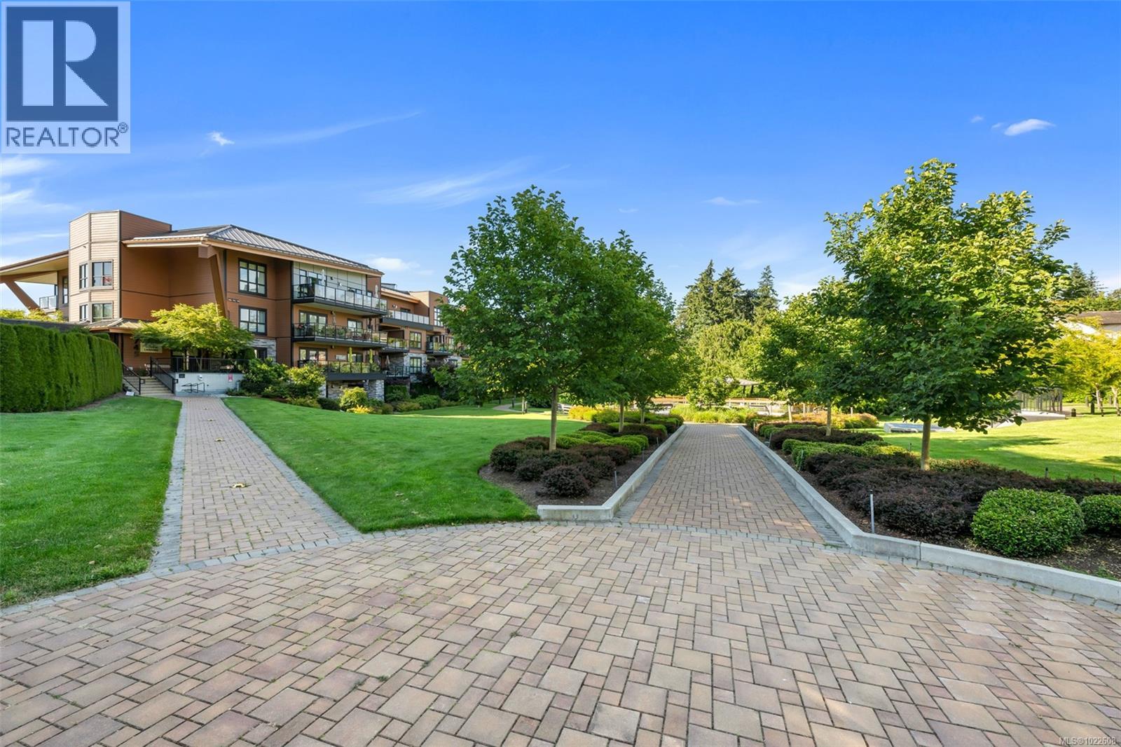 201 747 Travino Lane, Saanich