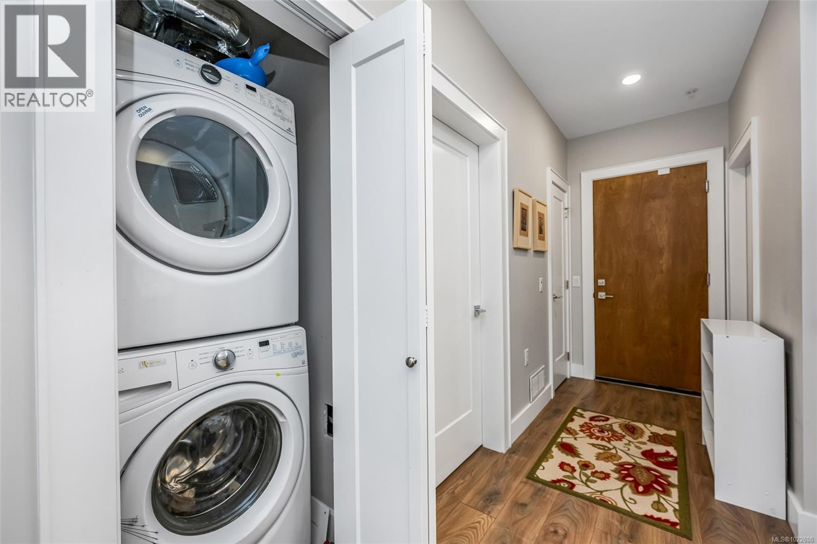 201 747 Travino Lane, Saanich