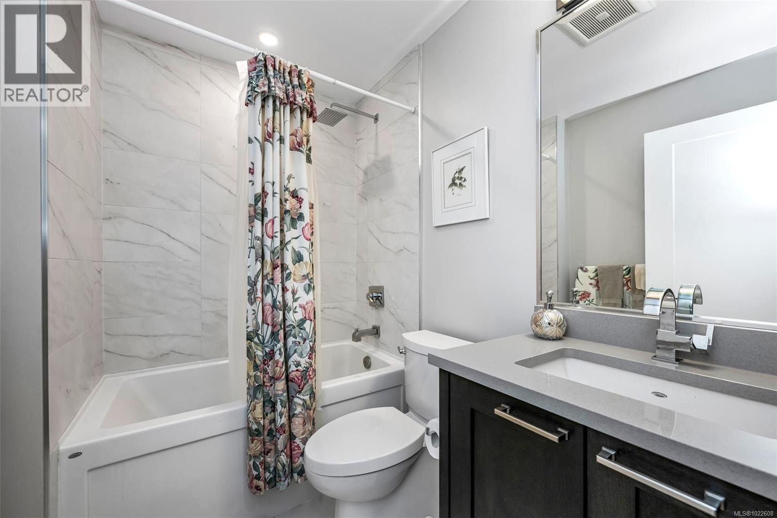 201 747 Travino Lane, Saanich