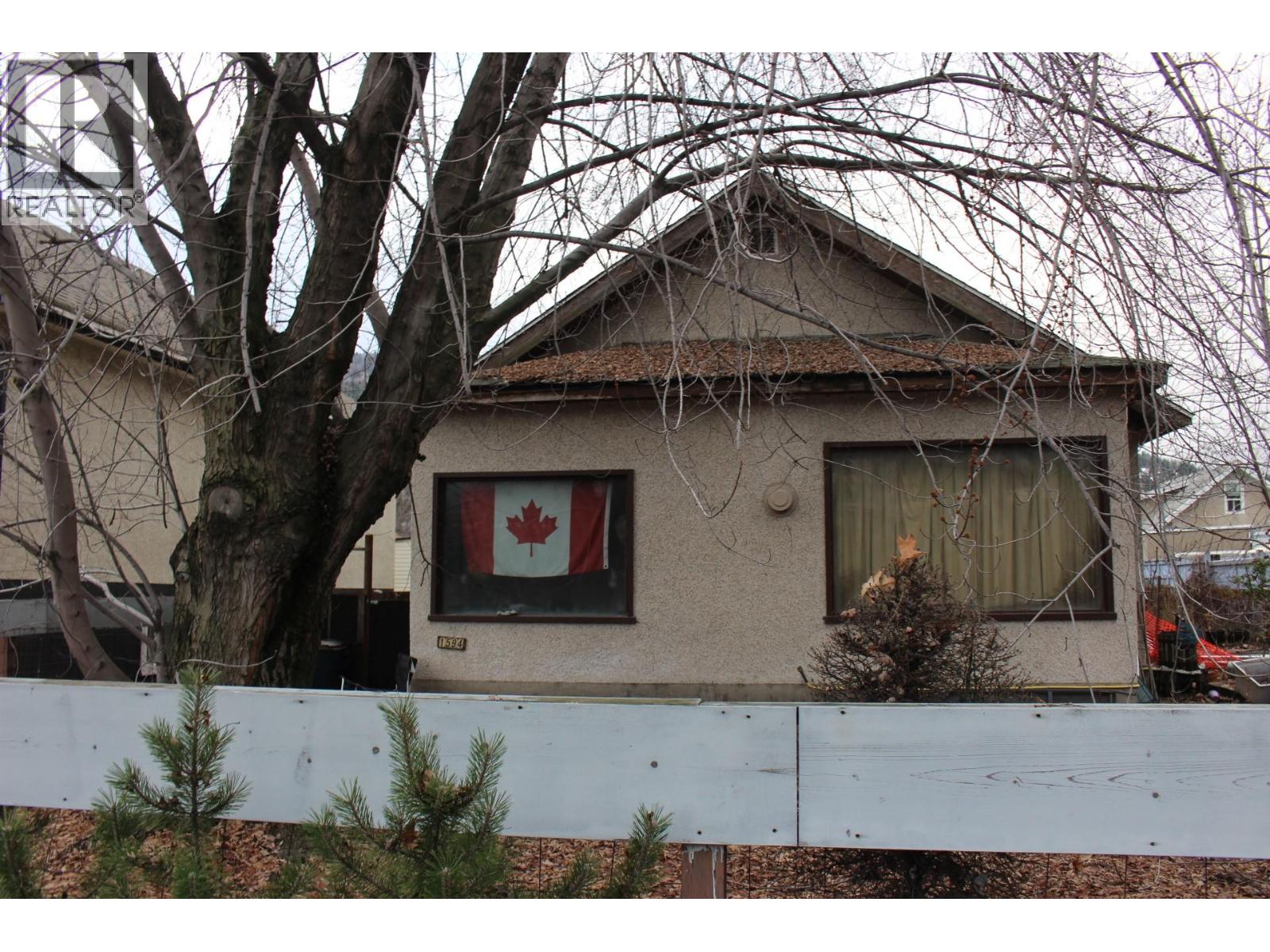 1594 Fourth Avenue, Trail