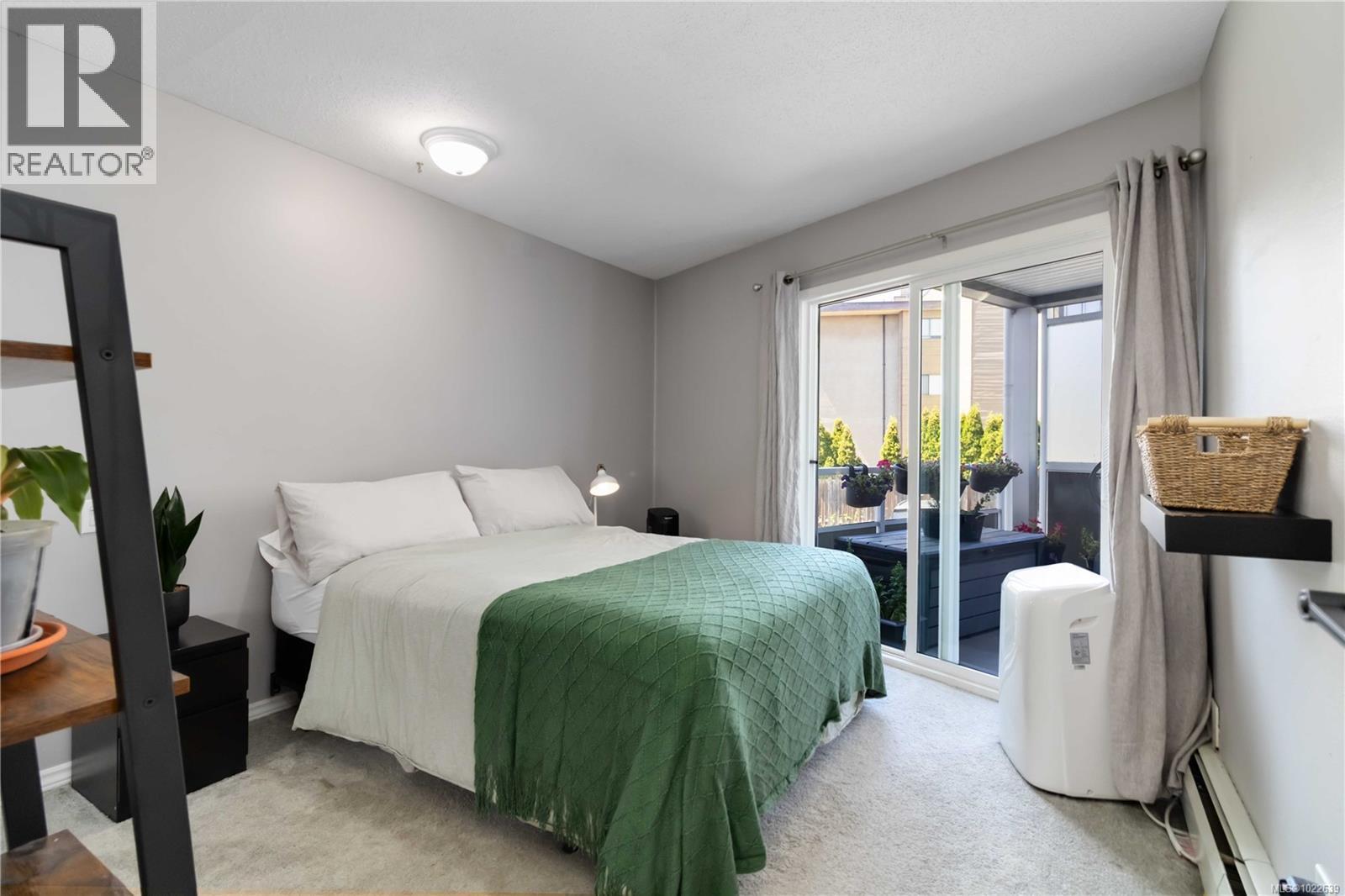 236 2930 Washington Avenue, Victoria