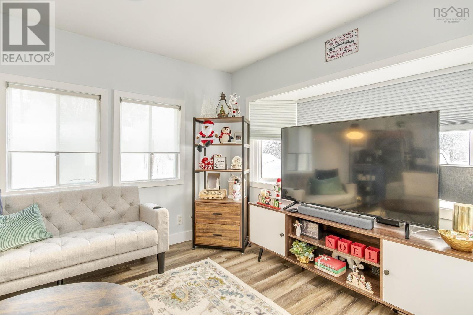 Property 15 of 43 of 1126 Highway 2