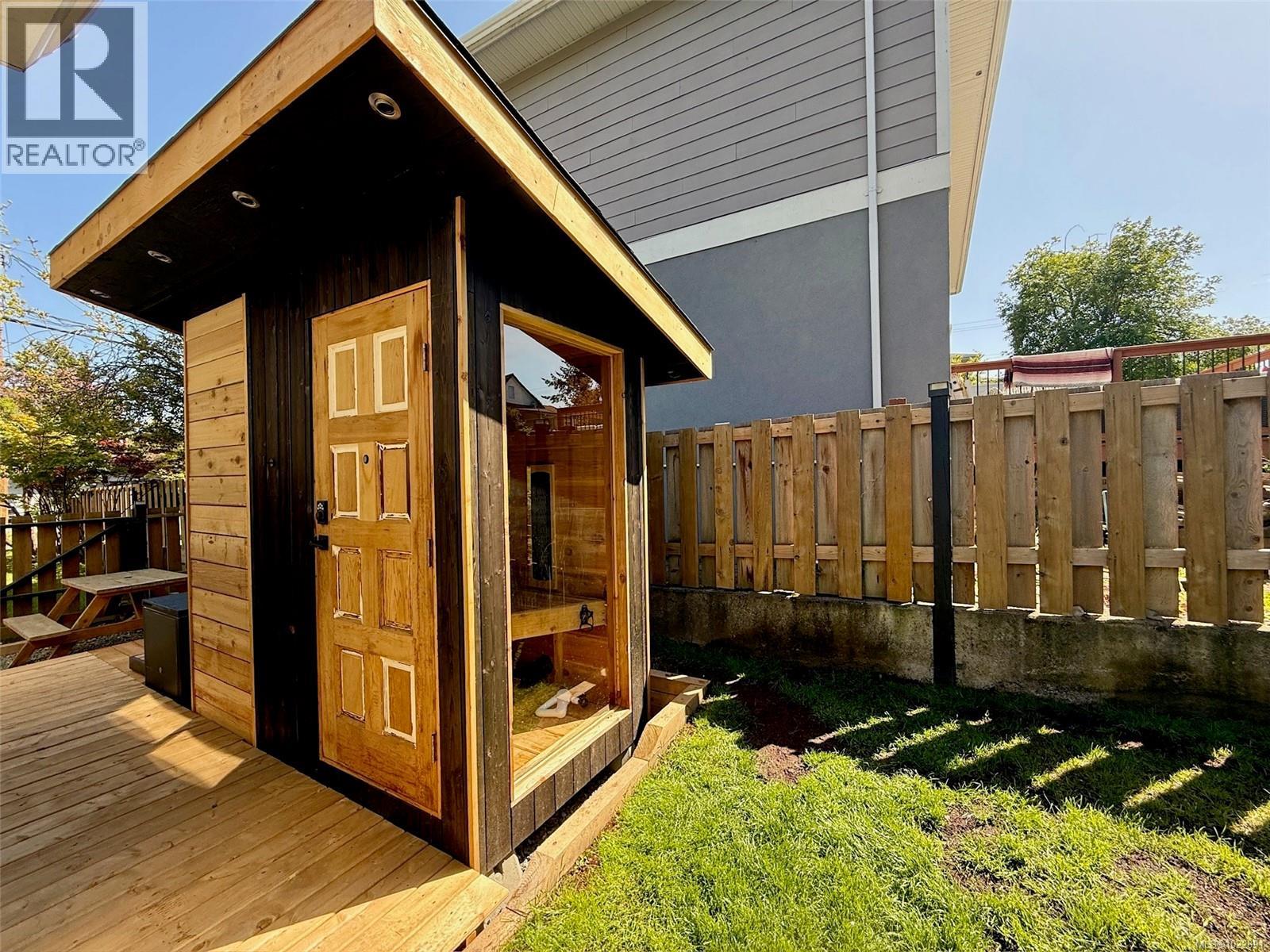  3350 Wascana Street, Saanich