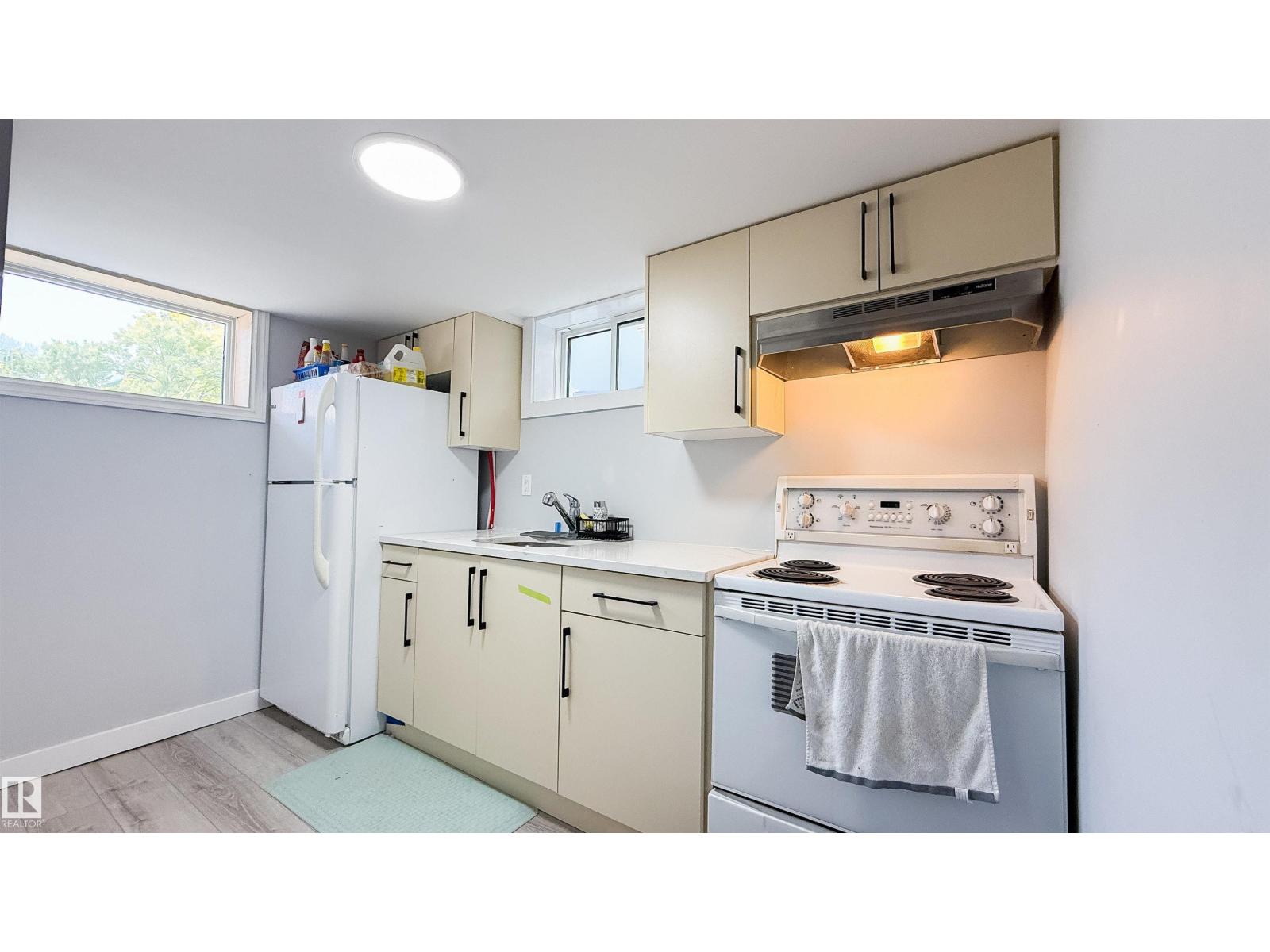 12005 40 ST NW, Edmonton