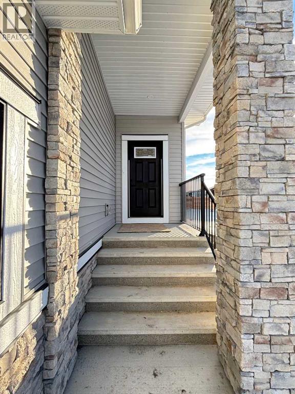 195 Chinook Winds Manor SW - Photo 2 of 24, Airdrie, Alberta