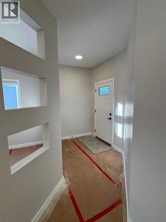 195 Chinook Winds Manor SW - Photo 3 of 24, Airdrie, Alberta