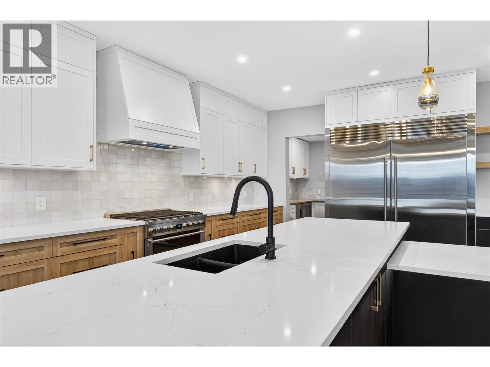  2235 Thacker Drive, West Kelowna