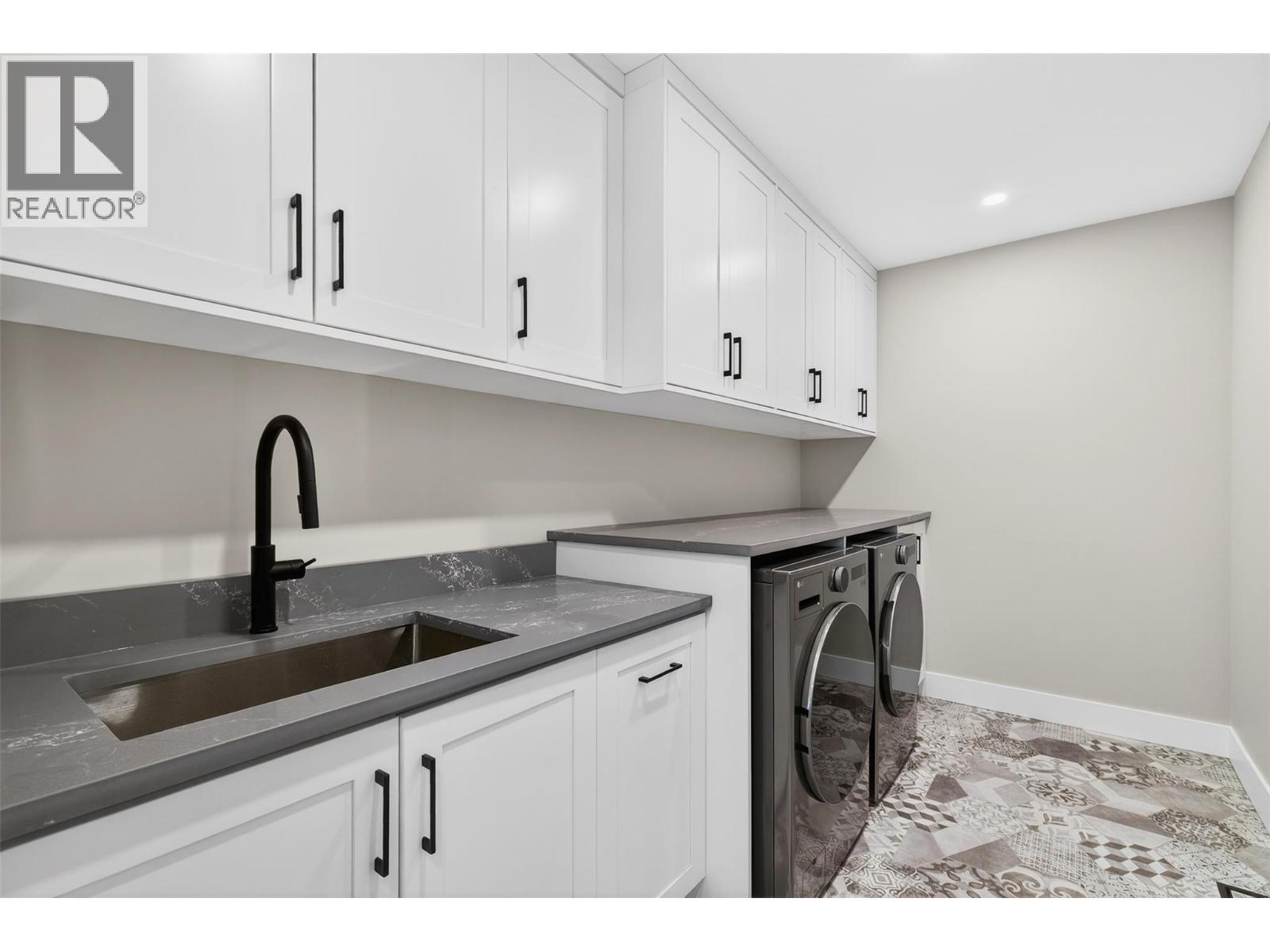  2235 Thacker Drive, West Kelowna