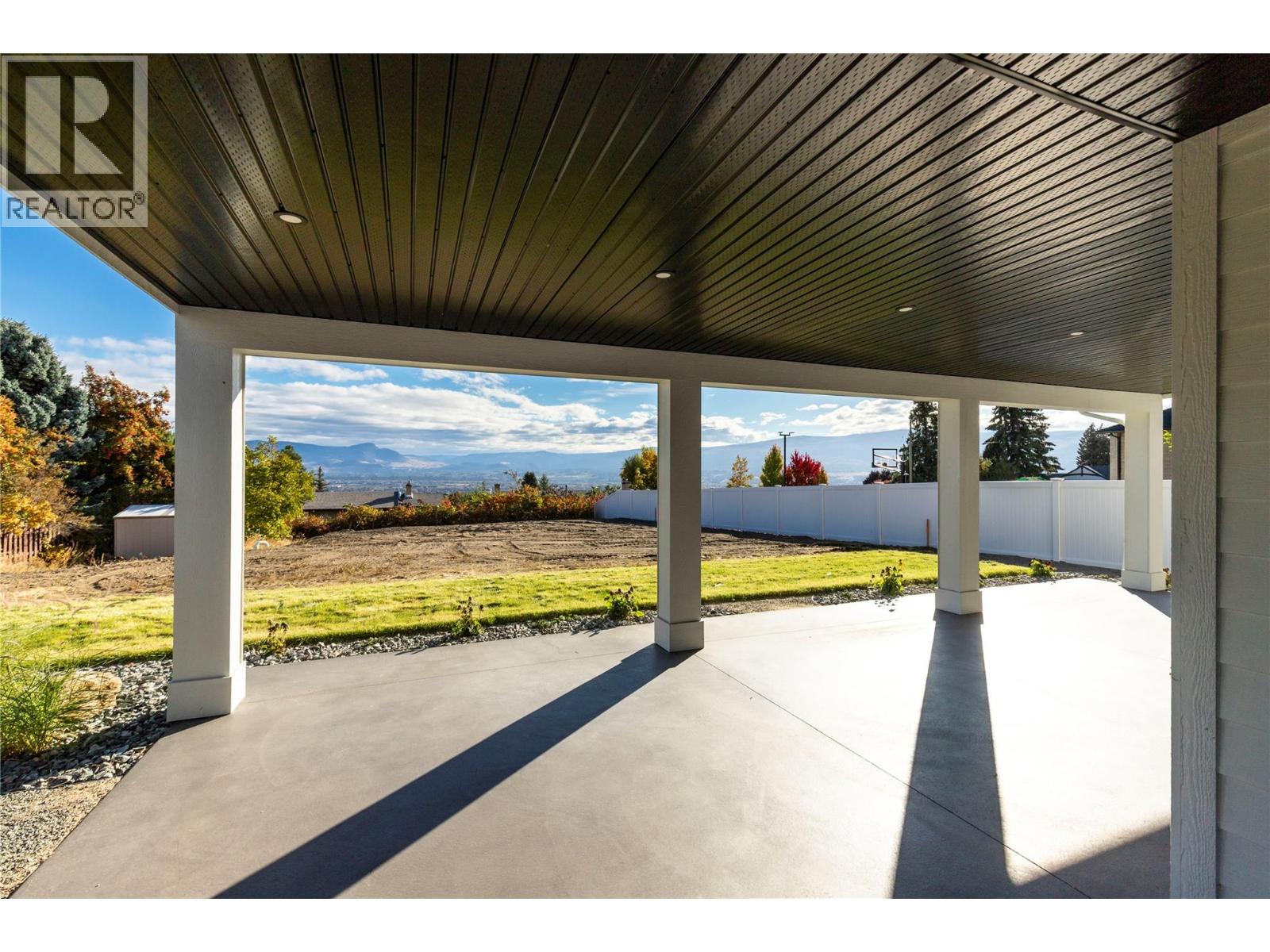  2235 Thacker Drive, West Kelowna