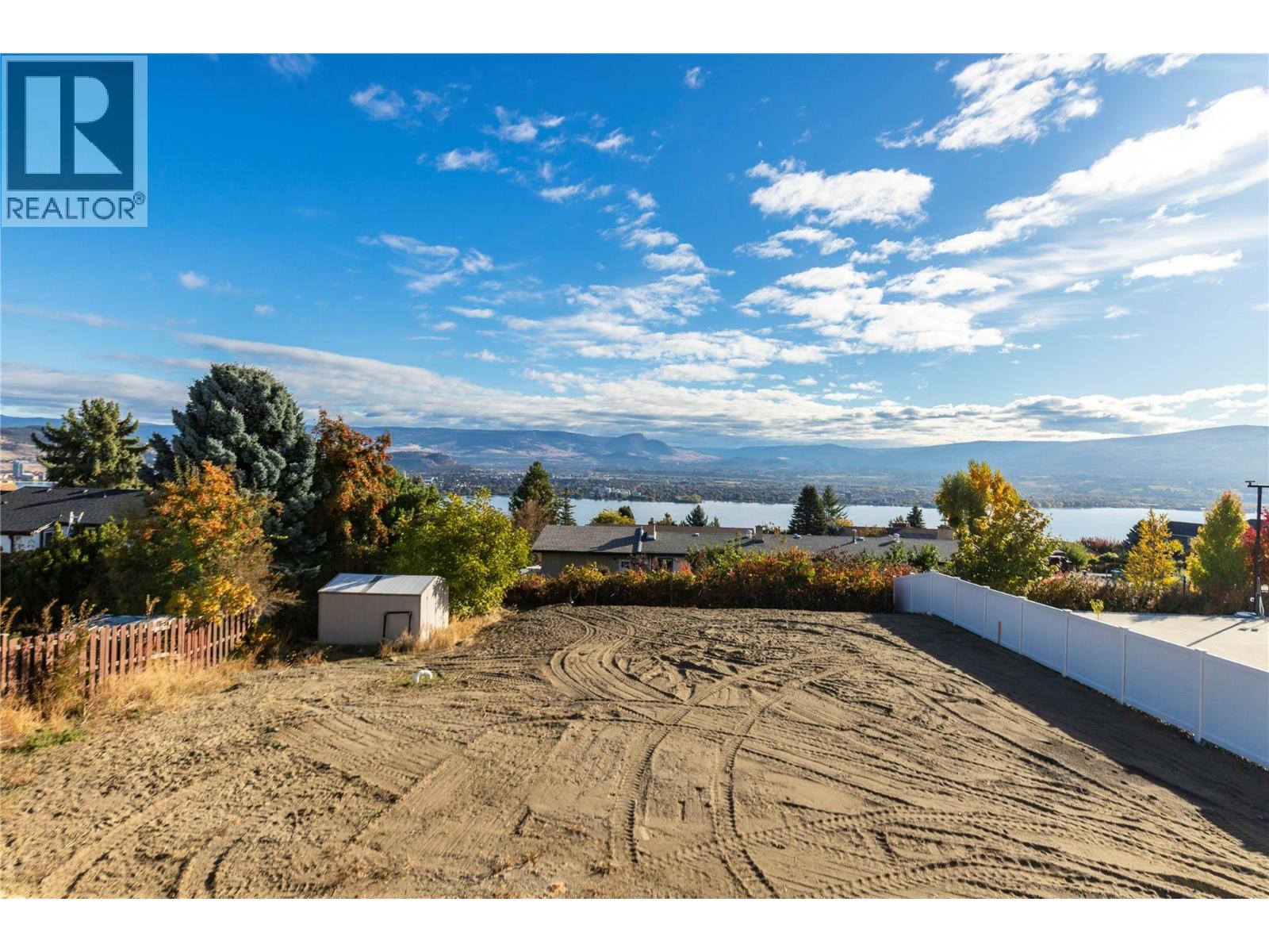  2235 Thacker Drive, West Kelowna