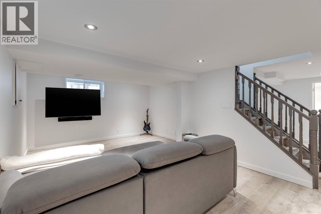 Single Family House for Sale in  Wood Valley Rise SW Woodbine Calgary 