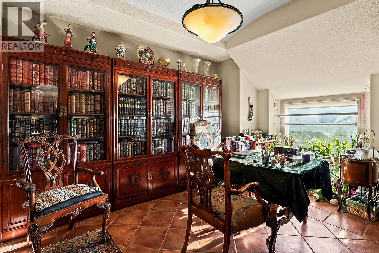  2376 Nahanni Court, Kelowna