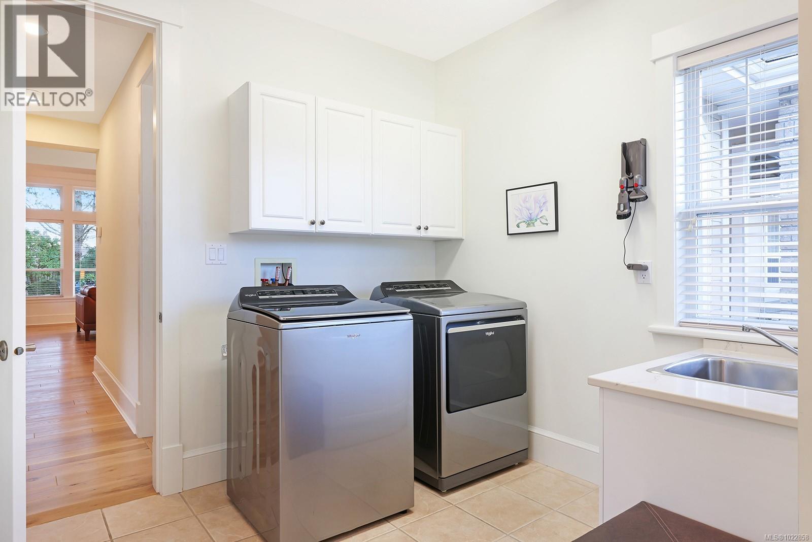 3386 Majestic Dr, Courtenay