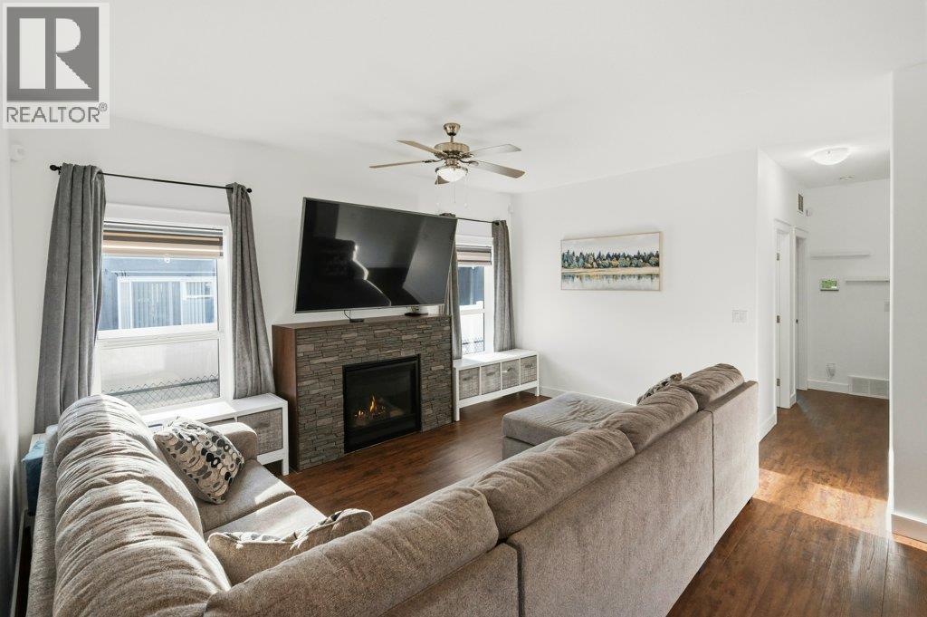 8300 Gallagher Lake Frontage Road Unit# 118, Oliver