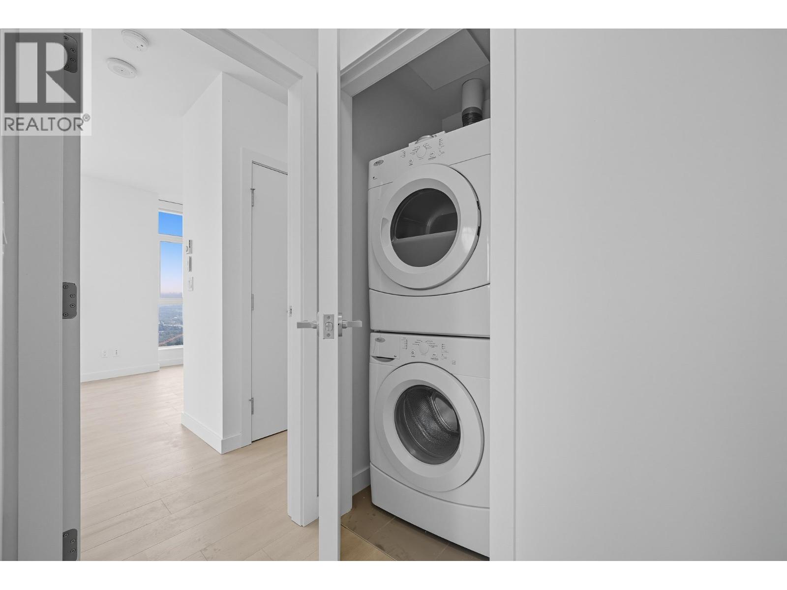 2603 4688 KINGSWAY, Burnaby