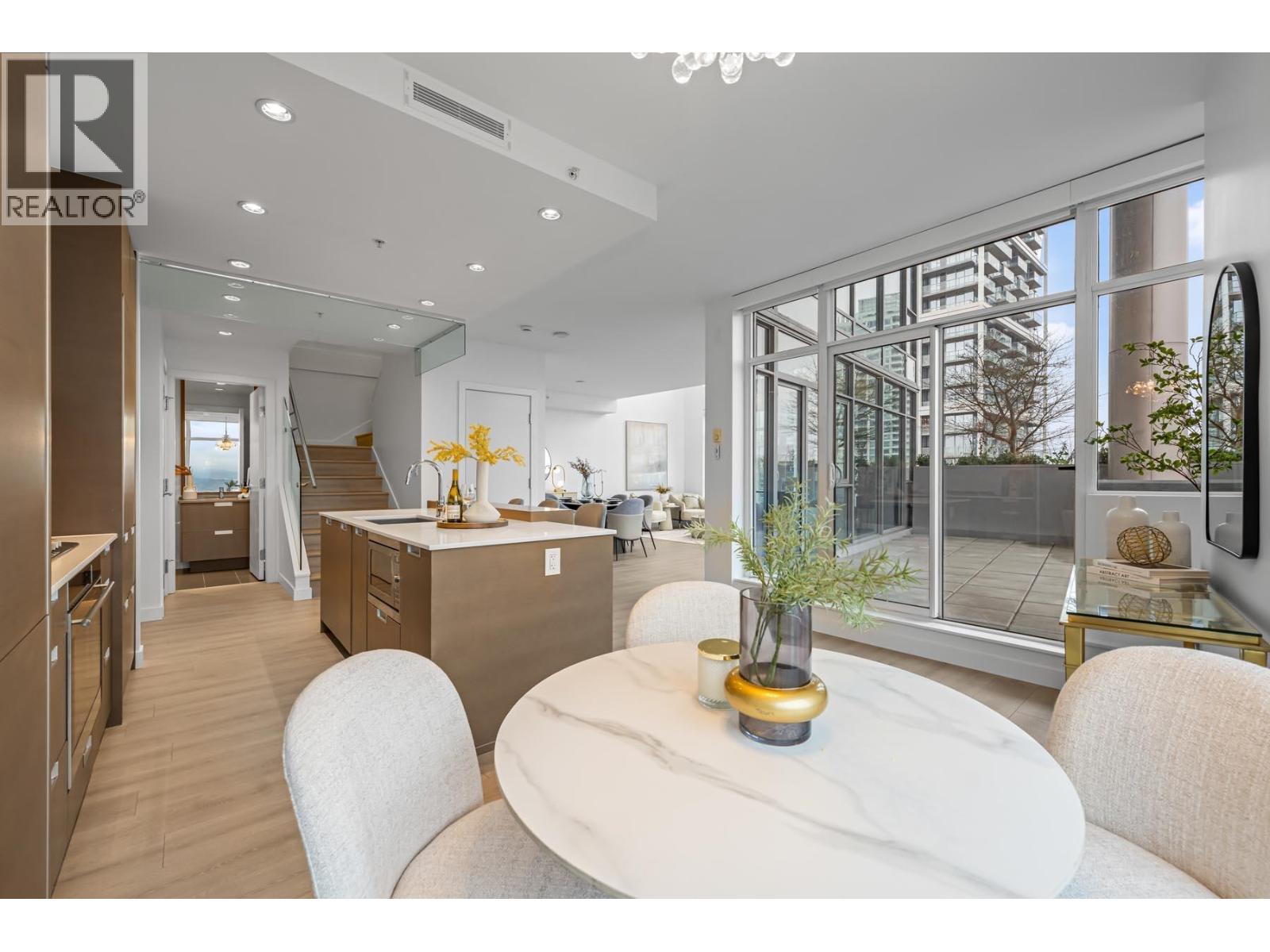 2603 4688 KINGSWAY, Burnaby