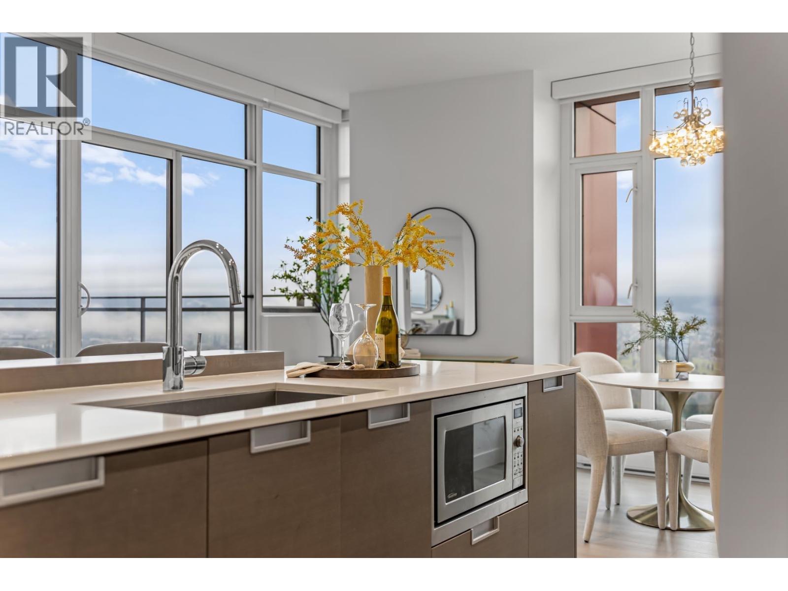 2603 4688 KINGSWAY, Burnaby