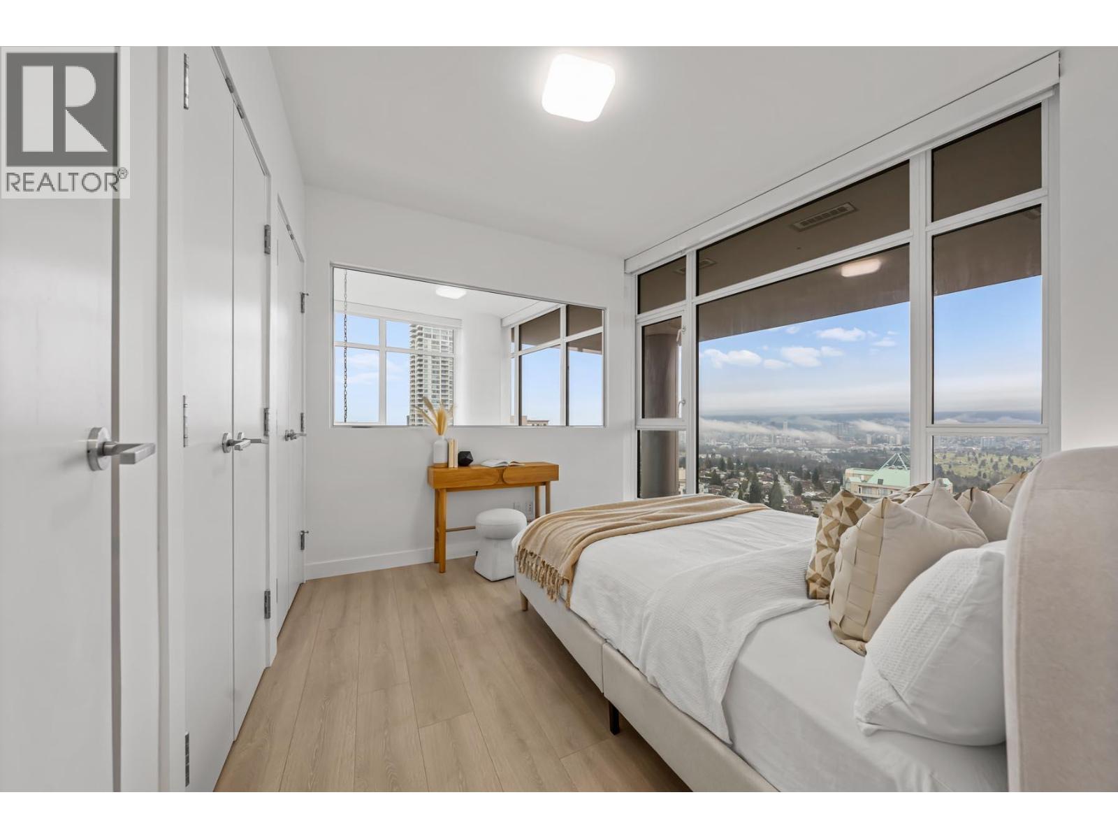 2603 4688 KINGSWAY, Burnaby