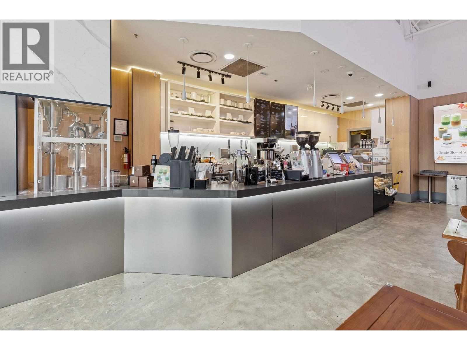 521 W BROADWAY — photo 3