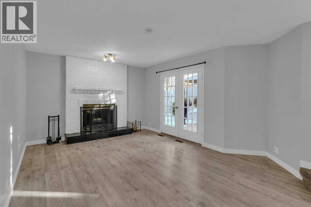 6 Castle Place North, Cochrane