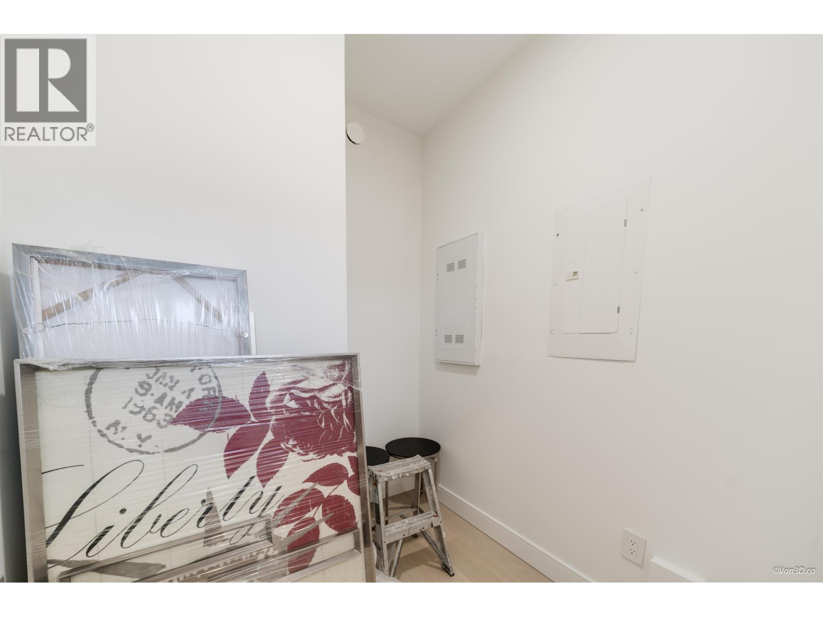 208 918 W 32ND STREET, Vancouver