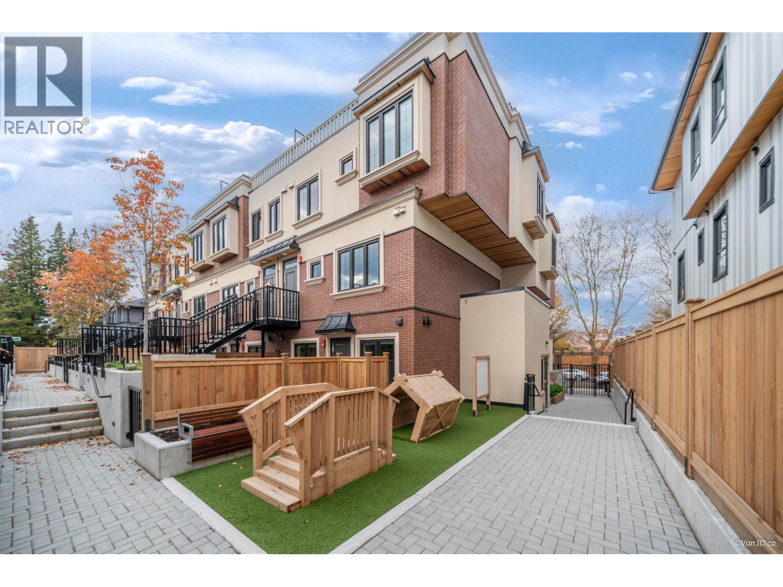 208 918 W 32ND STREET, Vancouver