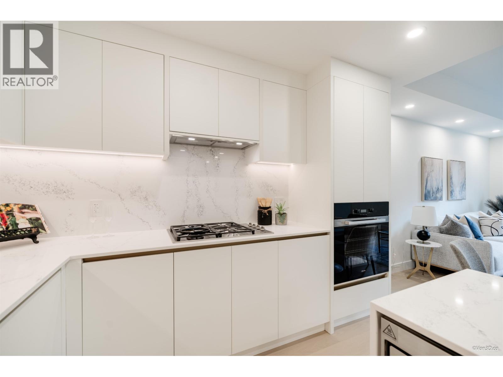208 918 W 32ND STREET, Vancouver