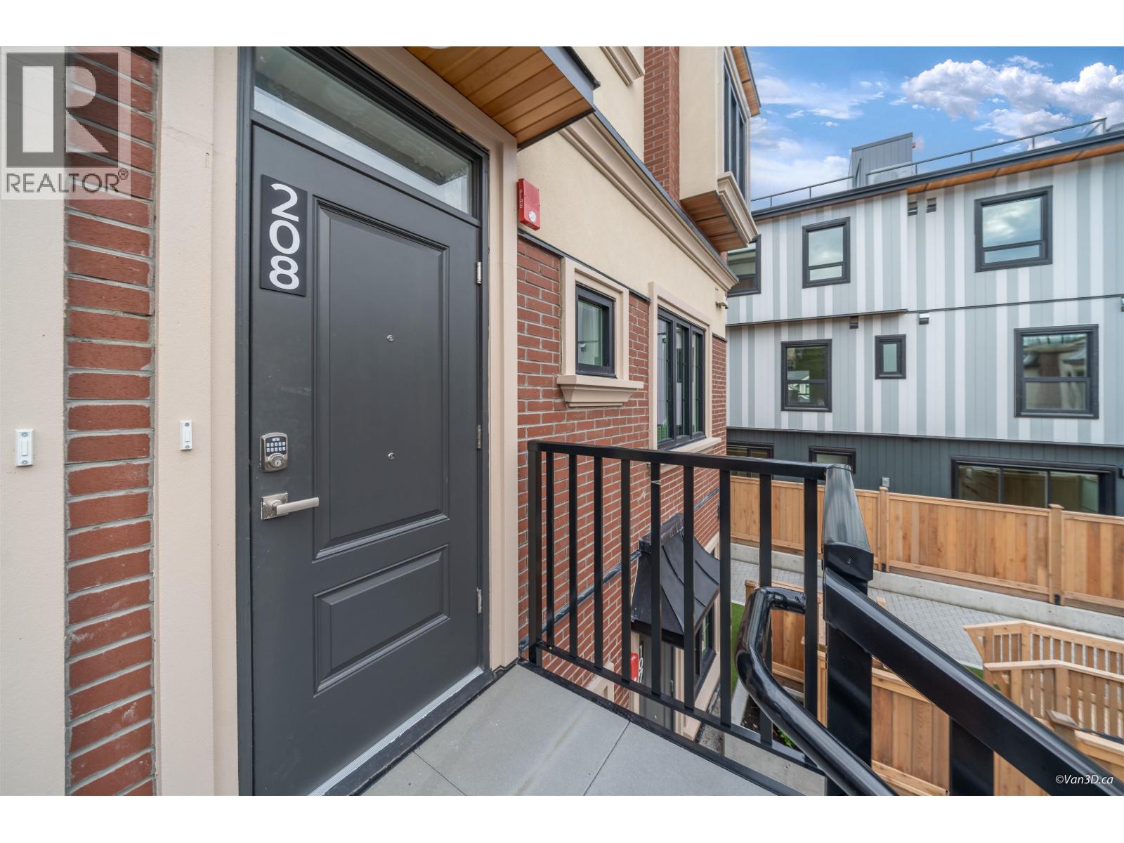208 918 W 32ND STREET, Vancouver