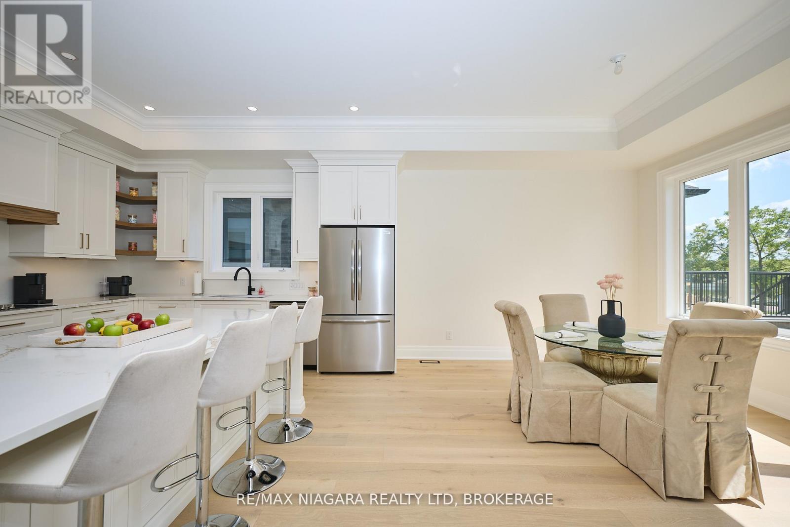 21 IVY CRESCENT - 12