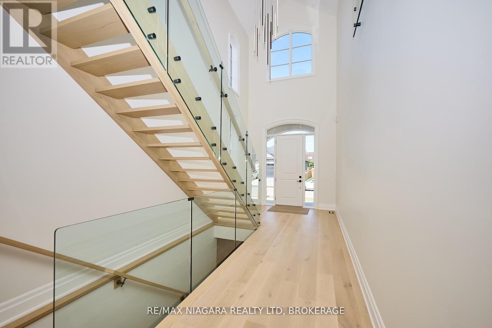 21 IVY CRESCENT - 19