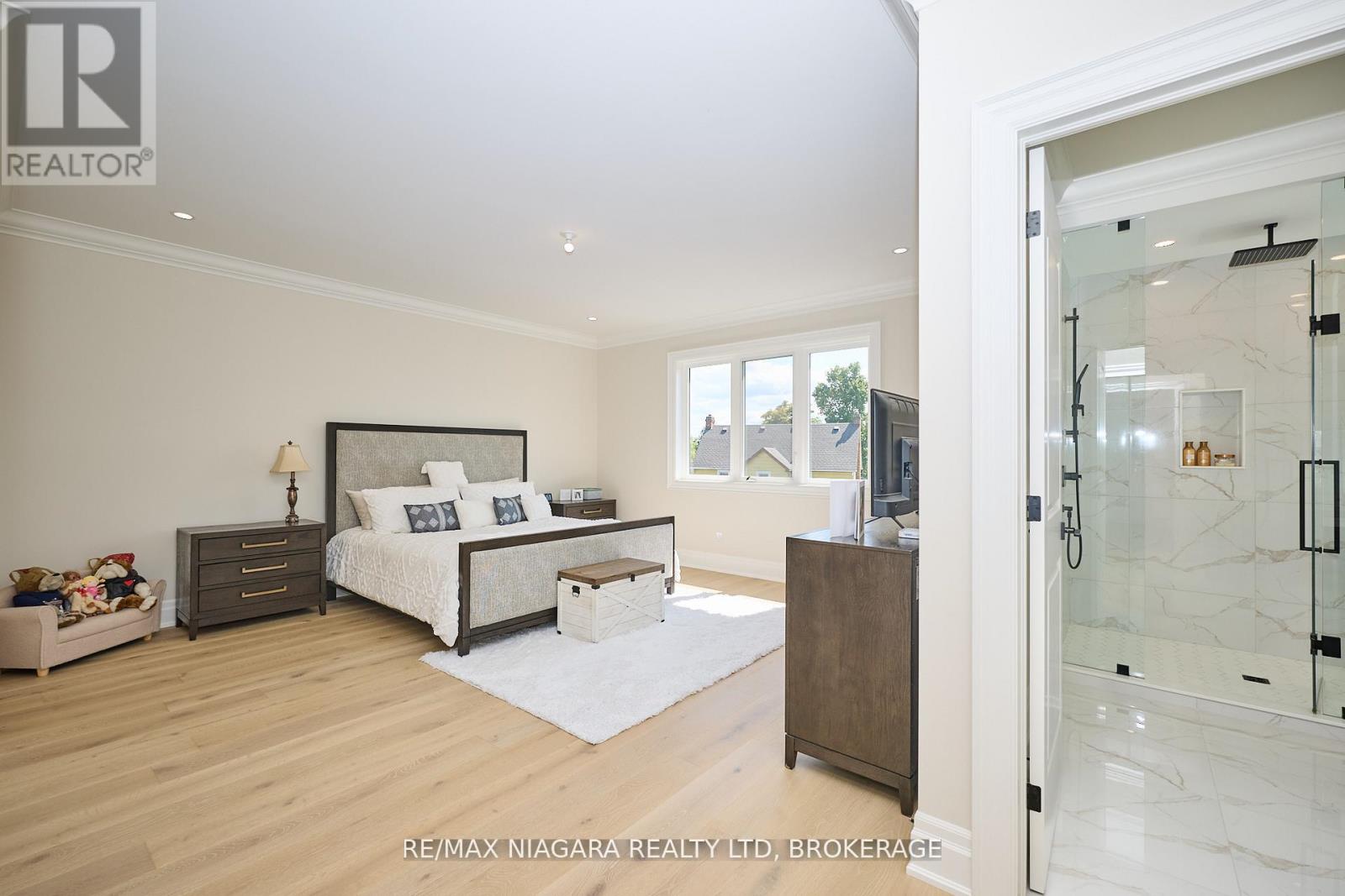 21 IVY CRESCENT - 21