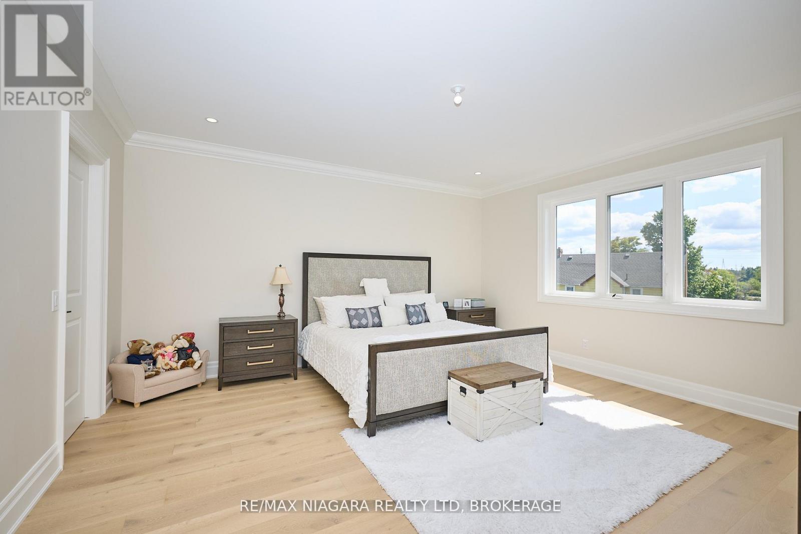 21 IVY CRESCENT - 22