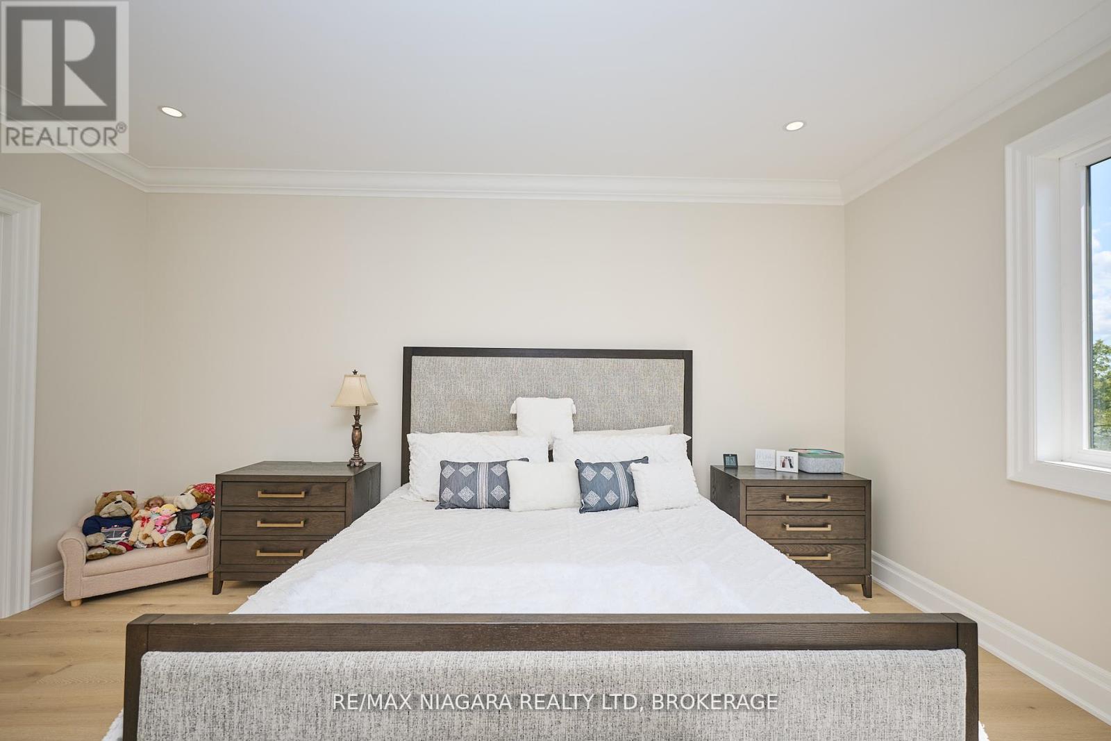 21 IVY CRESCENT - 23