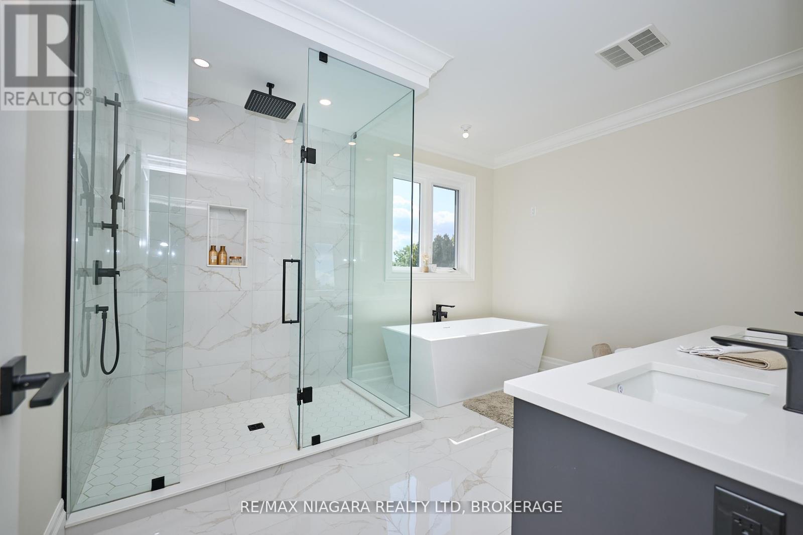 21 IVY CRESCENT - 25