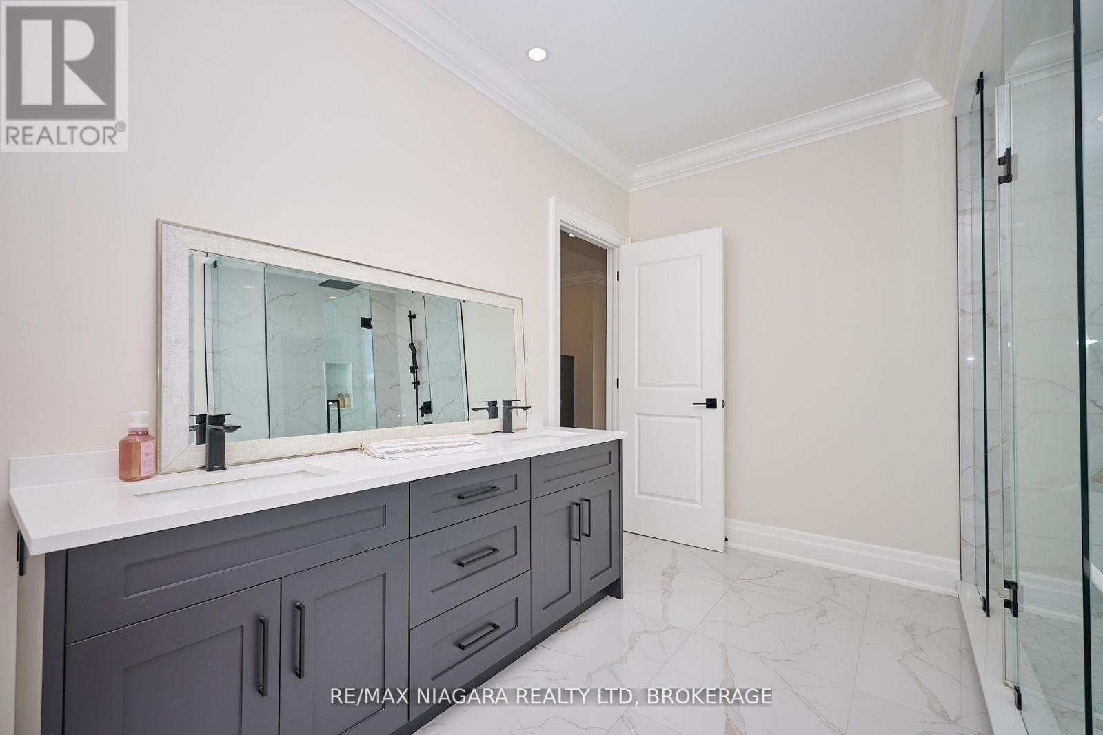 21 IVY CRESCENT - 27