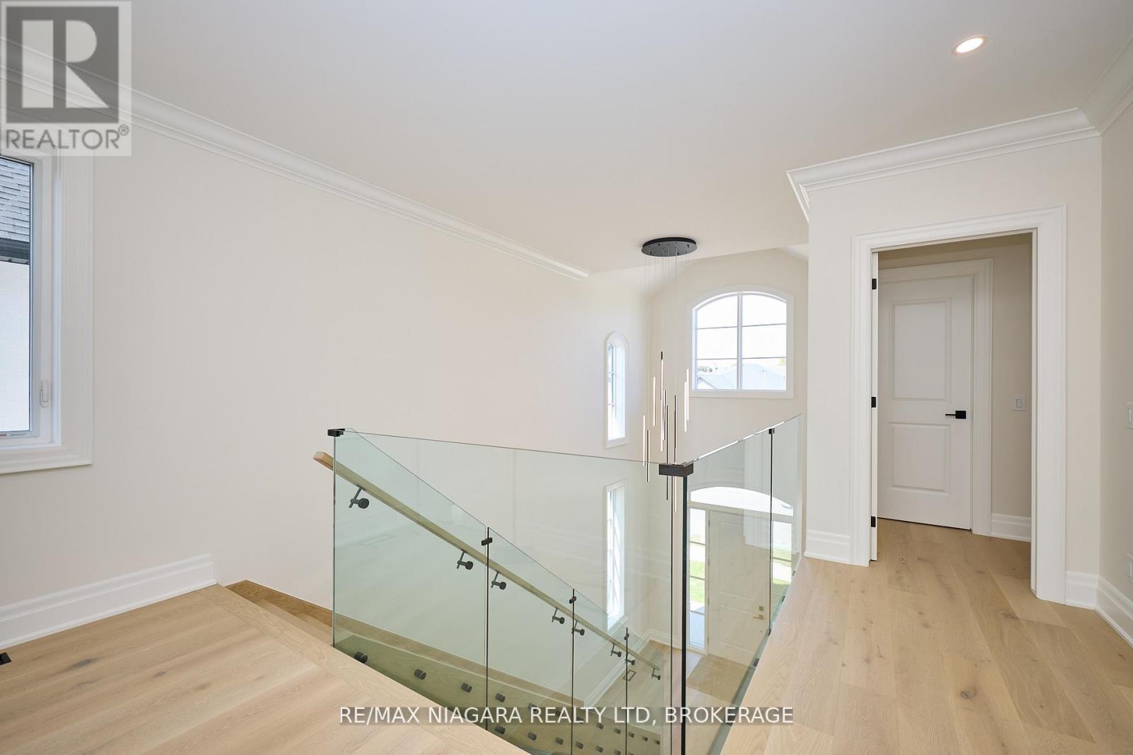 21 IVY CRESCENT - 30