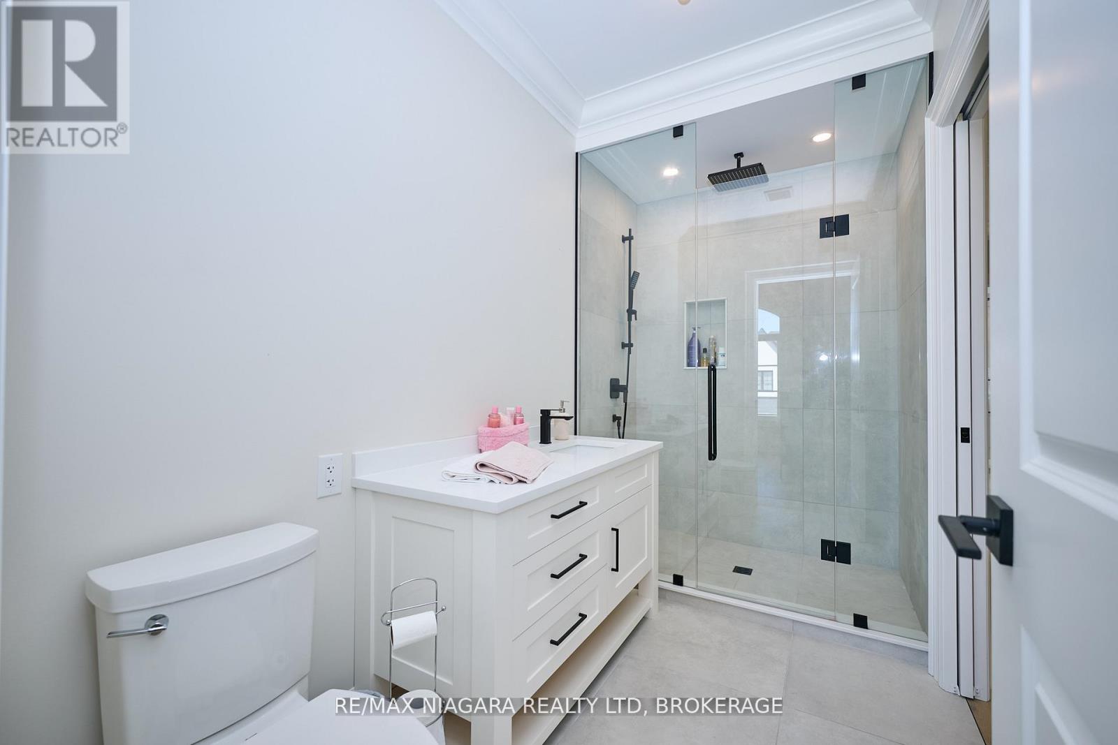 21 IVY CRESCENT - 32