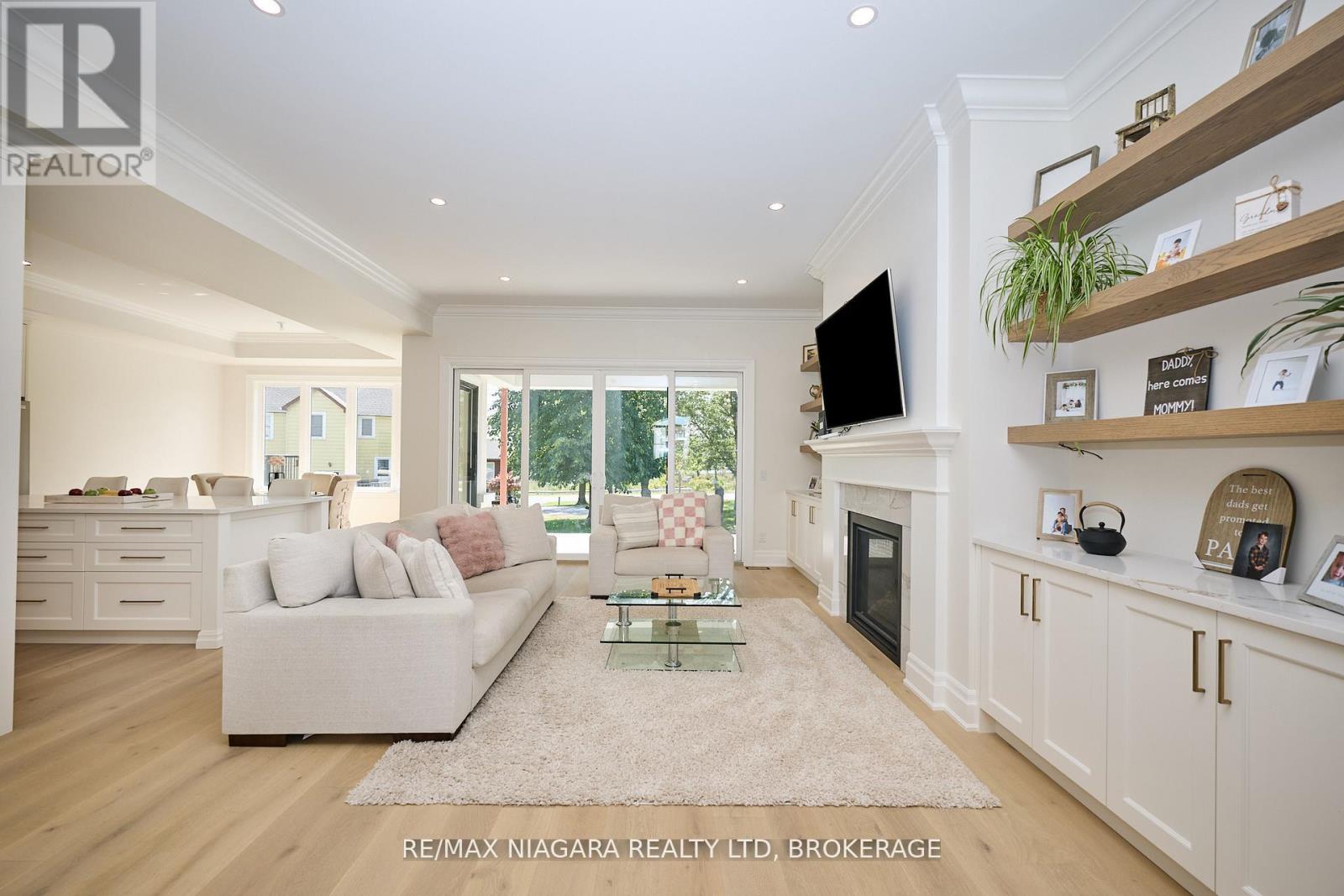 21 IVY CRESCENT - 6