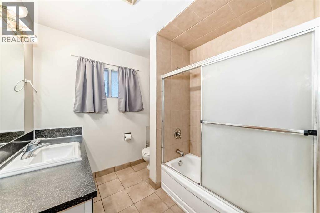 Single Family House Bungalow for Sale in   Street SW Killarney/Glengarry Calgary 