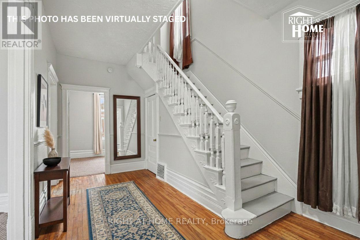 VIRTUALLY STAGED PHOTO OF ENTRANCE/FOYER